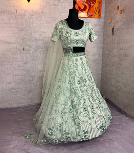 Al por mayor Lehenga Dupatta de seda con diseño festivo para mujer, de 3.5 metros, con bordado de diamantes, lentejuelas pesadas y detalles elaborados, ideal para fiestas. - Product Image 1