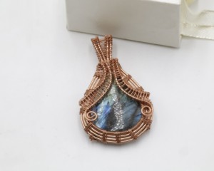 Pendentif en labradorite plaqué platine, collier en cristal de labradorite naturelle, pierre précieuse faite à la main, luxe, or, taille unique - Product Image 3