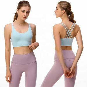 Sujetador deportivo de diseño moderno para mujer que combina soporte atlético, comodidad y estilo para sesiones de entrenamiento en el gimnasio. - Product Image 4