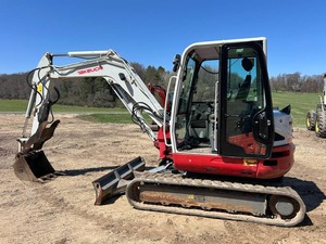 Excavatrice sur chenilles Takeuchi TB260 d'occasion, moteur Yanmar 72 CV, 8,5 tonnes, pelle de taille moyenne, godet de 0,34 m³ pour la construction - Product Image 1