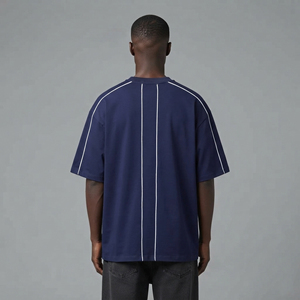 T-shirt basique confortable pour homme, fabriqué avec un tissu de qualité et un style polyvalent, idéal pour les essentiels quotidiens et les collections décontractées. - Product Image 2