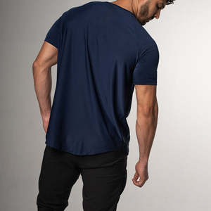 เสื้อยืดออกกำลังกายผู้ชายแบบสั่งทำรุ่นใหม่ คุณภาพสูง เป็นมิตรกับสิ่งแวดล้อม ระบายอากาศได้ดี แห้งเร็ว ผ้าสแปนเด็กซ์/โพลีเอสเตอร์ ป้องกันรอยยับ - Product Image 2