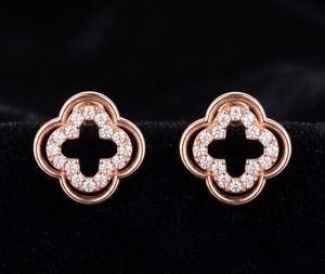 Boucles d'oreilles clous trèfle en or 18 carats avec diamants de laboratoire, fermoir à vis, bijoux fins pour femme - Product Image 1