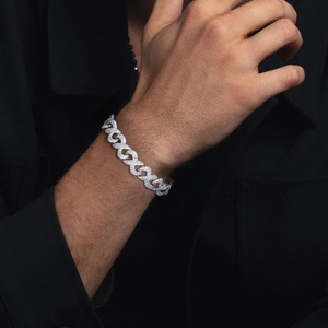 Pulsera de eslabones cubanos estilo hip hop para mujer, chapada en oro blanco y rodio, con cadena de tenis de diamantes de corte esmeralda - Product Image 1