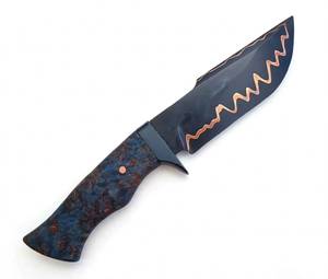 Outil de préparation à lame en acier finition noire avec motif ondulé en cuivre incrusté et manche en bois de burl stabilisé - Product Image 1