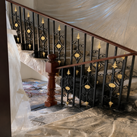 Rampe d'escalier en fer vintage : balustrade en métal artisanale classique, parfaite pour un charme rustique exceptionnel et des décors traditionnels