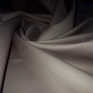 MASTER TEXTILE Tissu Super Extensible Tissé Poids Moyen 240g/m² 3/1 S Twill Finition Pêche Infroissable pour Femmes et Hommes - Product Image 5