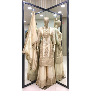 Ensemble de vêtements de fête pour femmes en soie pure comprenant un haut Plazzo Dupatta - Product Image 2