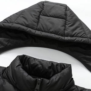Veste matelassée à capuche noire pour femme, coupe-vent, hiver, décontractée, couleur unie, polyester, fermeture éclair, coupe régulière - Product Image 5