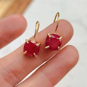 Pendientes Colgantes Minimalistas de Rubí Natural, Plata de Ley 925, Chapados en Oro de 14K, Joyería con Piedras Preciosas, Piedra de Nacimiento de Julio - Product Image 4