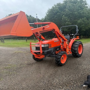 Tracteur compact Kubota L2800 4x4, machine agricole polyvalente pour travaux agricoles. - Product Image 5
