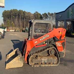 Chargeuse compacte sur chenilles Kubota SSV75 74 CV à moteur diesel, cabine fermée, hydraulique auxiliaire, usage intensif – Meilleures ventes - Product Image 2