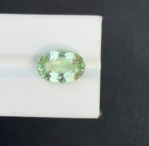 Turmalina natural color menta ovalada, 15.7x11.3mm, 9.71 quilates, corte de turmalina de gran tamaño - Product Image 1