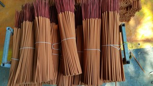 Incienso Religioso Vietnamita Premium, Varillas Grandes con Rayas, Combustión Larga de 12-16 Horas, Fragancia de Alta Calidad, 100% Natural - Product Image 6