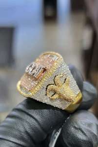 Anillo de Diamantes Chapado en Oro de 18K para Hombre, Corte Baguette, Estilo Hiphop, Engaste Pavé, Diamantes Naturales Color G - Product Image 1