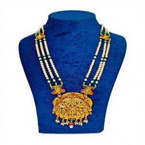 Elegante Collar de Cadena Plateada con Cristales Cuadrados Color Verde Azulado y Perlas, Joyería Minimalista de Moda para Mujer - Product Image 1