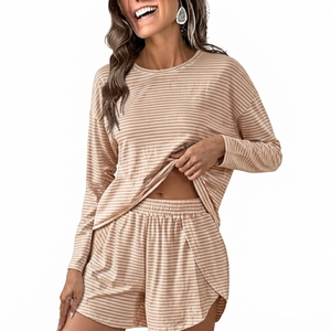 Conjuntos de Seda de Hielo para Mujer, Color Sólido, Verano, Finos y Transpirables, Camisetas + Pantalones Cortos, Traje de 2 Piezas, Ropa Deportiva Informal a la Moda para Mujer - Product Image 1
