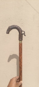 Bastón de Madera de Palisandro Hecho a Mano con Empuñadura de Cabeza de Caballo de Latón Sólido, 36 Pulgadas, Multifuncional, Estilo Vintage Marrón, para el Día de San Valentín - Product Image 2