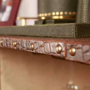 Mueble Bar de Cuero Ecológico, Mueble de Almacenamiento Moderno, Color Marrón Buffet, Armario Bar de 2 Puertas, Mueble de Lujo Hecho a Mano para el Hogar u Oficina - Product Image 6