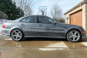 Mercedes-Benz E-63 AMG Sedán 2008 - Product Image 3