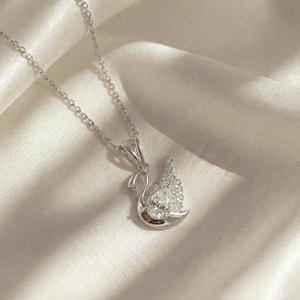 Colgante de Diamante Cultivado en Laboratorio con Forma de Pera de 1.75Ct, Oro de 14K/10K, Corte Brillante Único, Joyería Ética Ligera, Suministro Directo B2B - Product Image 6