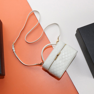 Bolso bandolera de gran capacidad de cuero, nailon y paja con cremallera para mujer, bolso de mano para uso diario, bolso de moda para mujer, bolsos de maquillaje para mujer - Product Image 1