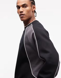 Sweat-shirt à col rond pour homme avec passepoil réfléchissant, coupes et empiècements color-block, coupe ample et manches longues - Product Image 3