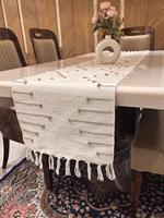 Chemin de table de style scandinave fait main en coton neutre avec pompons pour la vente en gros