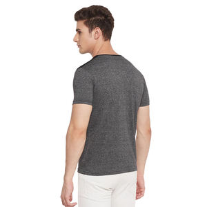 T-shirt de performance athlétique respirant en polyester, fabriqué au Pakistan - Product Image 2