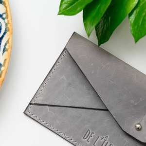 Tarjetero de Cuero Genuino de Grano Completo, Hecho a Mano, Resistente al Agua, de Lujo, Calidad Premium, Personalizable, LBH-0221 - Product Image 3