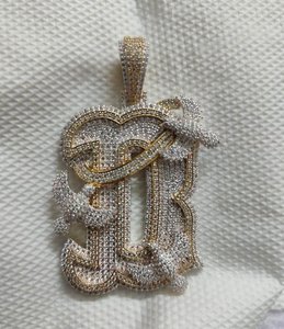 Colgante de Letra con Diamantes de Moissanita para Hombre, Estilo Hip Hop, Micro Pavé, Corte Brillante Redondo, Amuleto Temático, Estilo para Uso Diario - Product Image 1