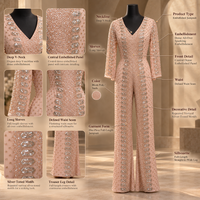 Combinaison de soirée sophistiquée rose poudré ornée de détails, col en V profond |   Combinaison de soirée longue à manches longues, à jambes larges et motifs argentés