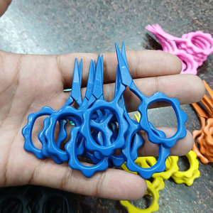 Tijeras de Bordado con Mango de Flores Coloridas, Suministro al por Mayor, con Marca Personalizada para Negocios de Regalos y Manualidades - Product Image 2