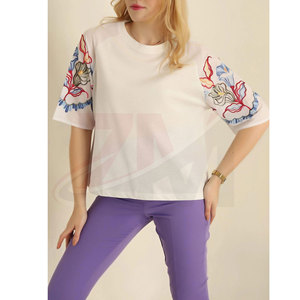 T-shirt blanc à broderie florale pour femmes, manches courtes, col rond, coupe ample, décontracté, 100% coton, haut de printemps et d'été - Product Image 4
