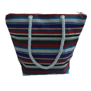 Bolsa de Playa de Alta Calidad 2026, Moderna, con Estampado de Rayas Multicolor, Asa de Cuerda de Algodón Trenzada y Cierre de Cremallera - Product Image 1