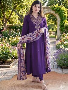 Damen Lila Traditioneller Rayon A-Linien Salwar Anzug mit Blumen-Dupatta, normale Passform, knielang, schnelltrocknend, Digitaldruck, Freizeitkleidung - Product Image 6