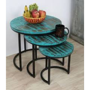Tables gigognes de luxe pour la maison et l'hôtel, en bois, avec dessus rond de couleur bleue et pieds en métal de couleur noire, aspect attrayant - Product Image 1