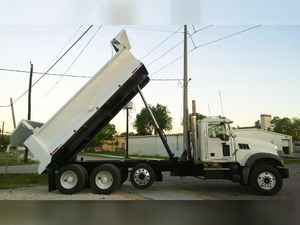 FAIRLY USED MA CK GRANITE 500HP 12000KM 8CYLINDERS AUTOMATIC <b>TRANSMISSION</b> - Product Image 3