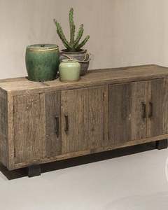 Meuble TV vintage en bois massif de style farmhouse avec finition rustique, console de rangement à quatre portes pour salon - Product Image 1