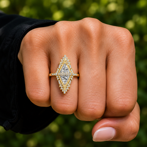 Bague de fiançailles en or jaune 14K 18K avec halo de diamants de laboratoire taille triangle DEF VVS, bijoux fins classiques pour mariage, vente en gros OEM - Product Image 2