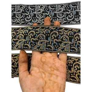 Dentelle Rapiyar de qualité supérieure avec un design élégant et une finition raffinée pour la décoration de vêtements. - Product Image 1