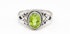 Anillo de Plata con Peridoto, Anillo Ovalado con Gema de Peridoto, Anillo de Plata de Ley, Joyería con Piedra de Nacimiento de Agosto, Peridoto Verde Hecho a Mano - Product Image 3