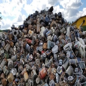 Mixed <b>Used</b> <b>Electronic</b> Refrigeration Motor Scrap (HMS Grade) with High Copper Content 60Hz 99.95% Purity For Sale - Product Image 1