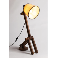 Lámpara de Mesa de Madera con Diseño de Robot Tallado, Luces LED para Sala de Estar, Lámpara de Escritorio Flexible, Estilo Nórdico Moderno, para Trabajar, Estudiar, Decoración de Interiores
