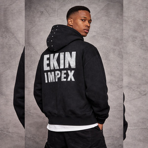 Sudadera con capucha personalizada de 400 g/m² con estampado DTG, corte ajustado, efecto desgastado, rasgado, con cremallera y pedrería, 100% algodón, transpirable, con efecto descolorido por el sol y lavado ácido. - Product Image 4