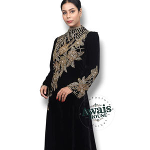 Robe longue AWAIS HOUSE importée en velours, ornée de cristaux et de perles, à manches longues, coupe simple et modeste, silhouette trapèze - Product Image 1