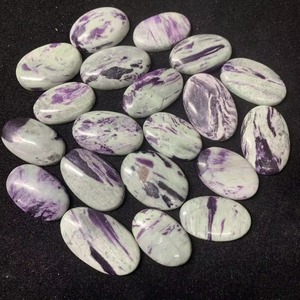 Rida Creations Kammererite Naturelle Cabochon Libre Blanc Violet Haute Qualité Certifié IGI Tailles Personnalisables Fabrication de Bijoux - Product Image 1