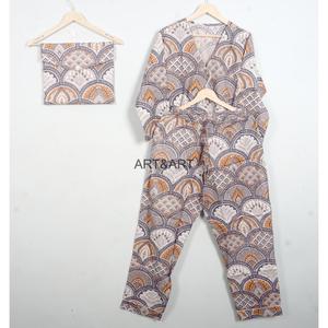 Ensemble de pyjama pour femmes, élégant, en coton, col en V, manches longues, imprimé jungle, confort ultime, douceur, respirant - Product Image 2