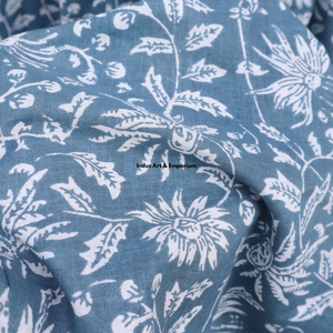 Belle robe en coton à motifs floraux, imprimée à la main, pour un usage décontracté. - Product Image 6