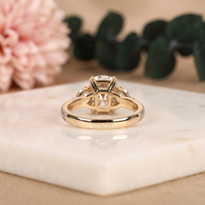 Bague de fiançailles vintage hip-hop scintillante en or jaune 18 carats avec moissanite taille coussin, trois pierres, monture à griffes à tige fendue, cadeau de mariage - Product Image 3